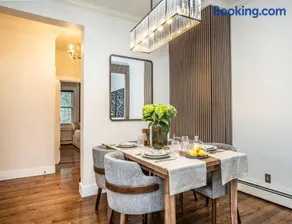 2 bedroom urban chic right on the Brown University campus - Image 4