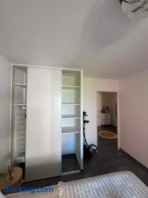 Appartement moderne avec terrasse, parking et clim - Image 3