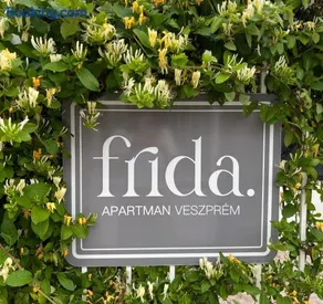 FRIDA Apartman, Exkluzív várpanorámával, a belváros szívében, ingyenes parkolással - Image 2