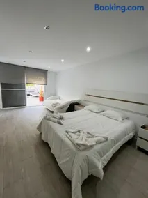 Casa moderna en Manises con 2 terrazas - Image 3