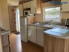 Caravan on luxury Devon holiday park - Image 3