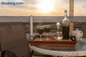Julia's Holiday House - Image 3