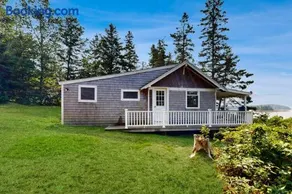 Dog-friendly oceanfront cottage with views - Image 2