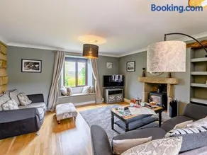 3 Bed in Whitby oc-92012 - Image 2