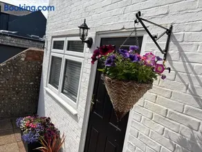Sompting Village - Close to sea and South Downs - Image 2