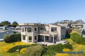Breathtaking Views of the Pacific Ocean Rooftop Balcony Gourmet Kitchen and Hot Tub overlooking Golf Course - Image 1