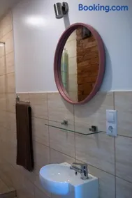 Livi Avat - Image 1