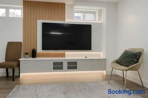 Lux Basement Apartment Getaway - Image 2