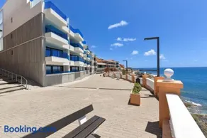 Blue Balcony Suites by Airnest - Image 2