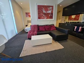 Luxury 2 Bedroom Suite near Adelaide with a car park - Image 1