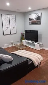 Elegant Executive Suite, Private Comfortable - Image 4