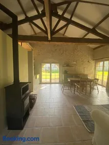 Beautiful riverside boathouse - Image 3