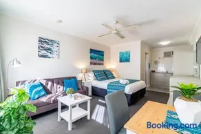 Glenelg Central Studio Aqua - Image 3