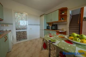 3BR Chalet Valley Moon-Seaviews, Terrace & Parking - Image 2