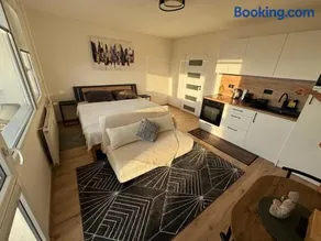 Newly renovated flat next to forest park - Image 1