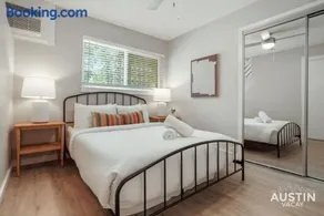 Indulge in Downtown Austin Apt Near Zilker Park - Image 2