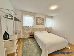 Luxury Apartment 4 bedrooms Self check in out - Image 3