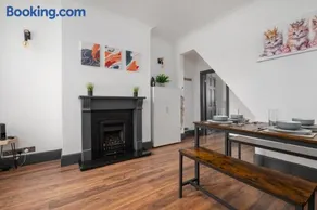 Modern Oasis by the Beach - Parking - Sleeps 6 - Image 4