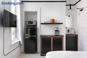 Renovated suite Smart Amenities & Comfort - Image 2