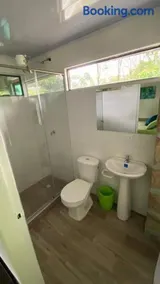 Moderna cabaña en medio de la naturaleza - Image 5
