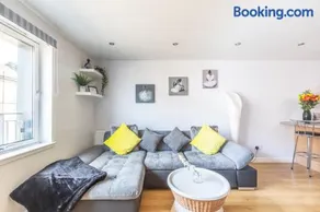 Cosy Apartment in Quiet City-Centre with Car Park - Image 2
