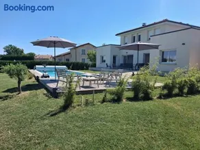 Villa Giffaumont-Champaubert, France - Image 1