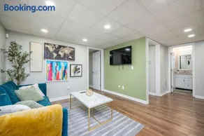 Tranquil 2bd Oasis 10 Min to Airport & Downtown - Image 1