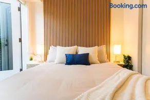 North Vancouver Retreat, Cozy & Central, Walk to Lonsdale & Seabus - Image 1