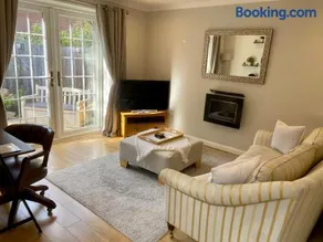 Sun Terrace Lodge Weybridge - Image 5