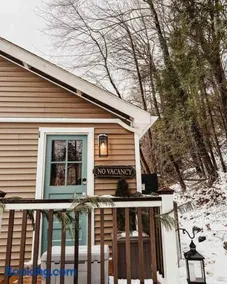 The Little Lake Cabin - Image 3