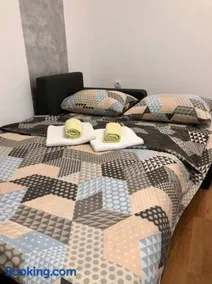 Lovely 1-bedroom condo with available parking - Image 2
