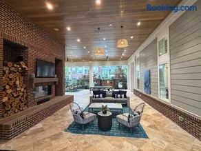 Must Be Nice in Charlotte - Image 4