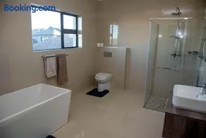 Golfer's Dream Haven - Image 2