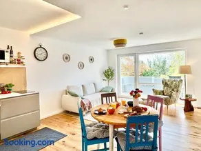 Snug Stays 5 - Design Apartment mit Sonnenbalkon, ruhig, zentral - Image 1