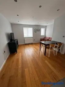 2-Bedroom Flat Walking Distance to ExCeL London - Perfect Location! - Image 4