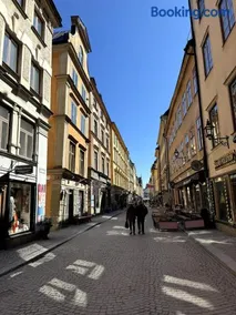 Historic apartment in Old Town - Image 2