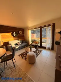SixT Lodge - Image 1