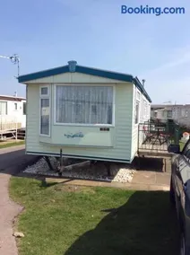 L&g caravan hire 8 BERTH SEALANDS FAMILYS ONLY AND THE LEAD PERSON MUST BE OVER 30 - Image 3