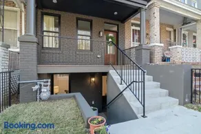 Modern 2 Bedroom City Retreat - Image 3