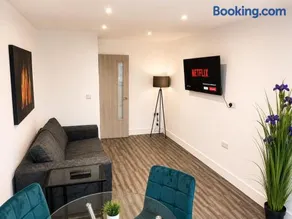 Modern Retreat Near Donington Park & EMA 6 - Image 1