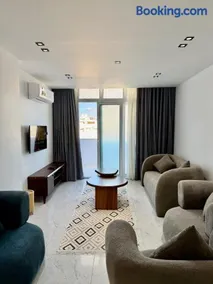 Retaj Waterfront Penthouse - Image 3