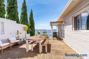 Waterfront luxe- a Hobart oasis - Image 4