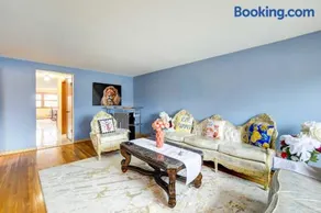 Oak Lawn Apartment ~ 2 Mi to Ford City Mall! - Image 3