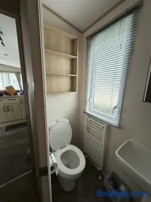 6 berth caravan in Ingoldmells opposite beach - Image 2