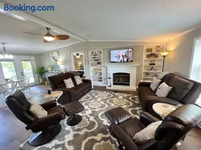 Turtle Town Bungalow on Lake Murray - RV Parking Available - Image 3