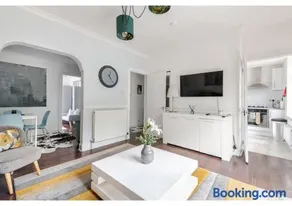 Elegant Flat in a Serene Edinburgh Neighbourhood - Image 4