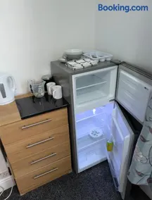 Kettering Town Double Rooms with TV Ideal Professional workers for longer stays Shared bathroom kitchen & Lounge - Image 2