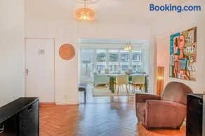 Downtown Zurich - Large, quiet private room "Jura" in homestay - Enge station - Lake & City - For 1 person - Image 5