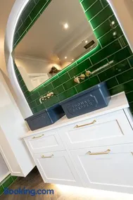 Crookdale House By Holiday Heim Country Manor With Private Pool And Bar - Image 4