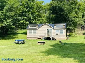 Lakeside Tiny Cozy Retreat - Image 1